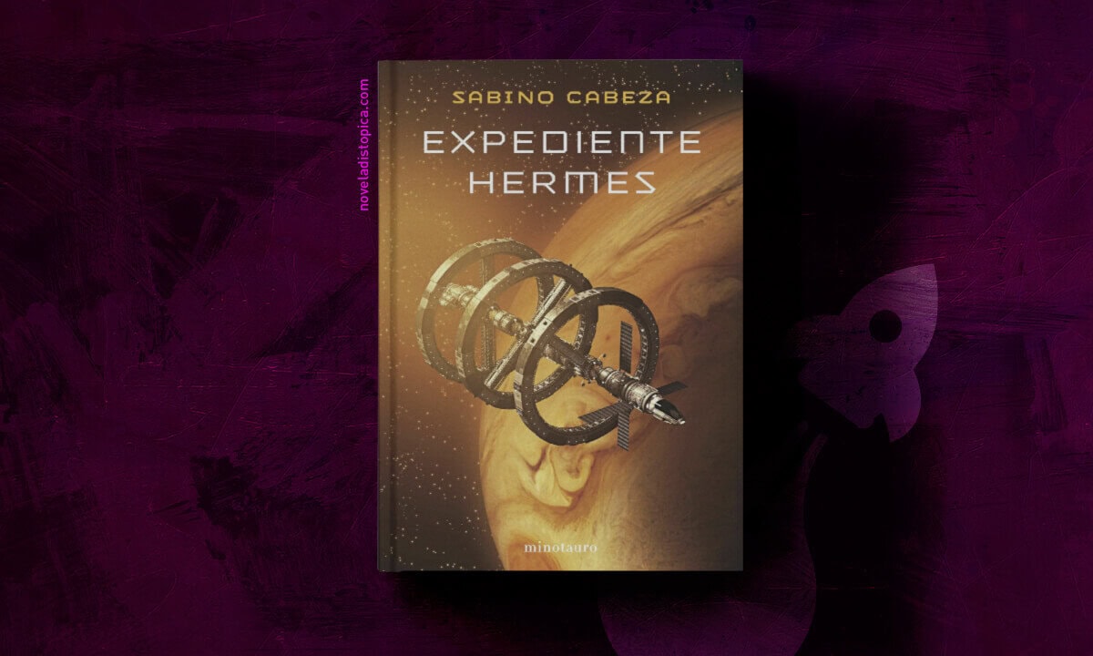 Portada del libro Expediente Hermes de Sabino Cabeza Abuín, novela de ciencia ficción ganadora del Premio Minotauro 2025 sobre androides y amor artificial.